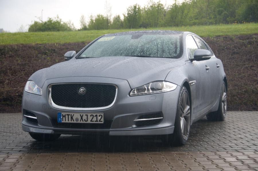  Jaguar XJ SuperSport Nurburgring Taxi 2012 года  (фото 40 из 51)